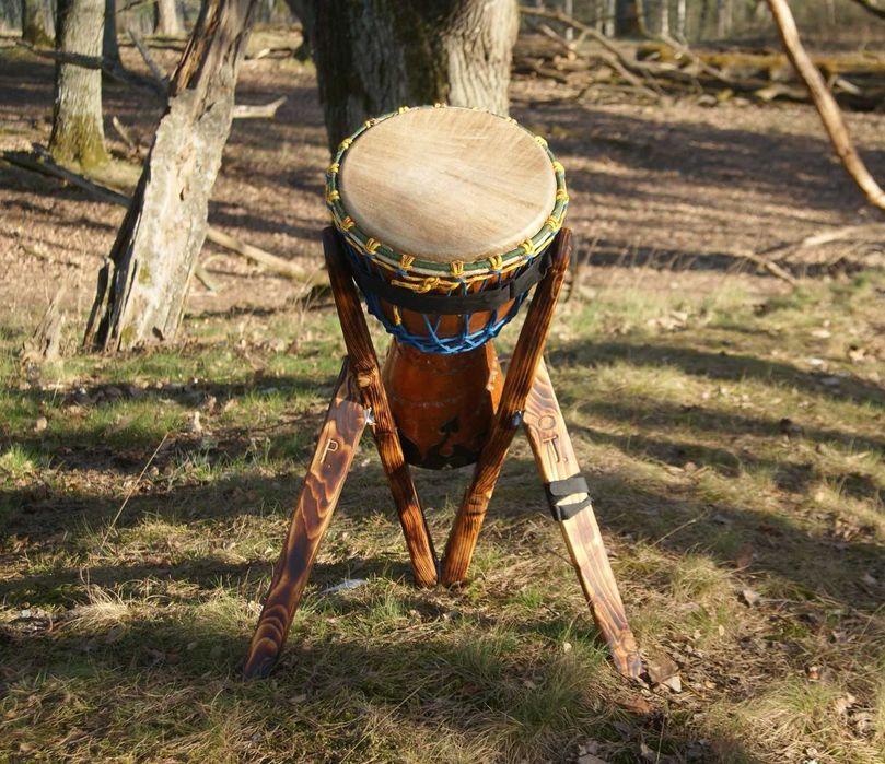 Statyw do djembe. drewniany.
