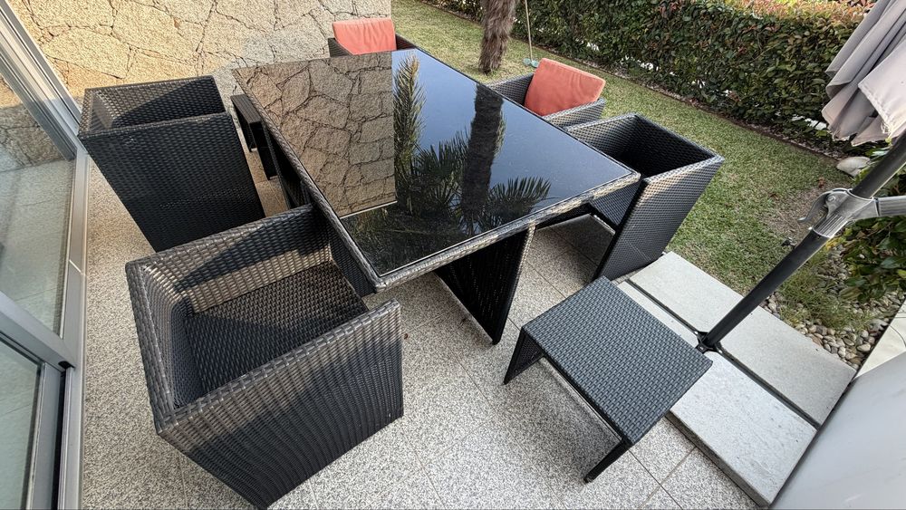 Mesa e cadeiras para jardim