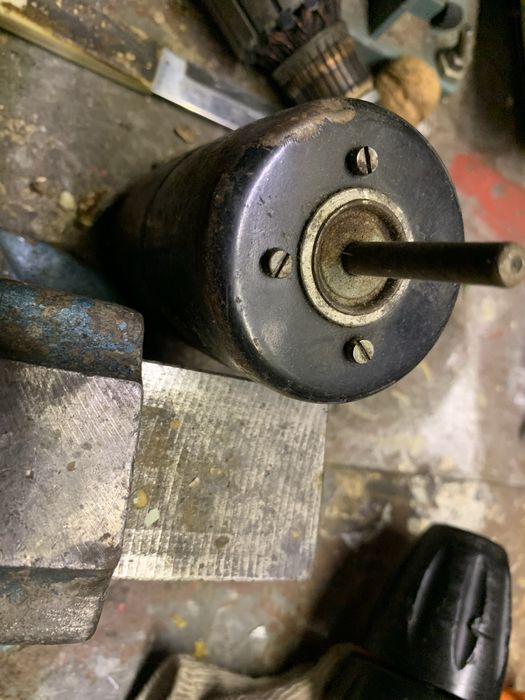 Silnik 12 volt chyba od Gaza,Żuka