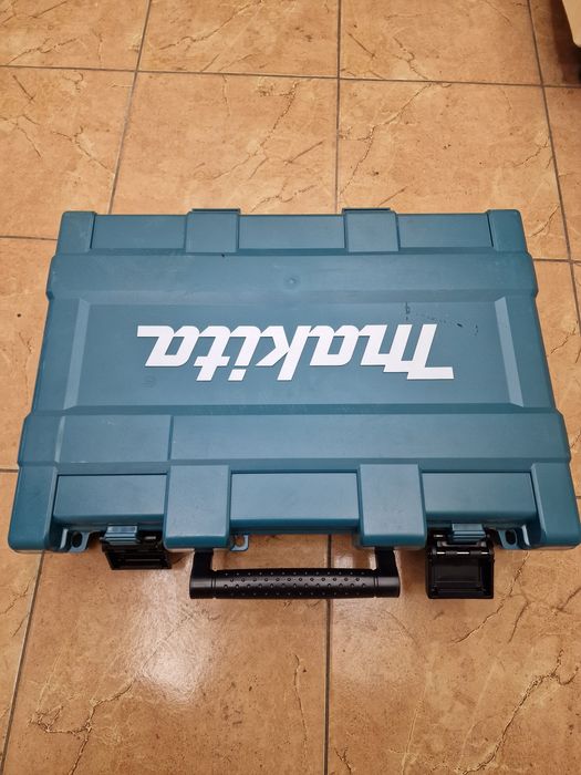 Перфоратор Makita HR2652  с пылесборником.