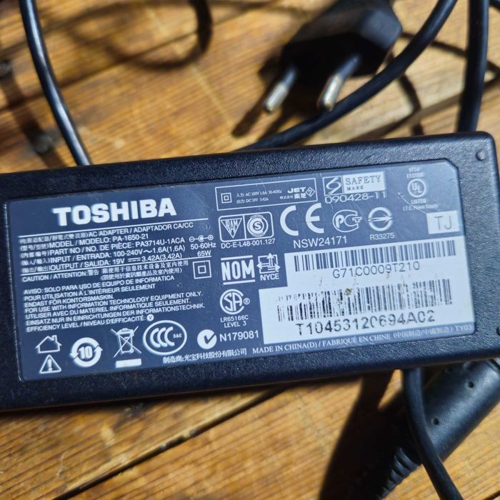 Зарядное устройство для ноутбука. Адаптер., TOSHIBA