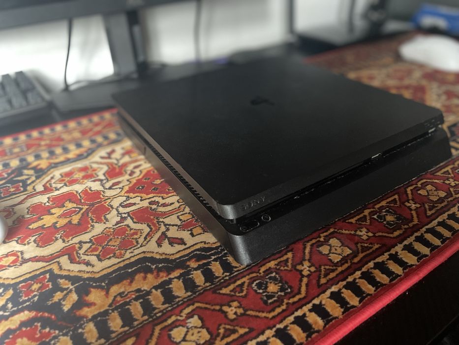 Konsola playStation 4 Slim