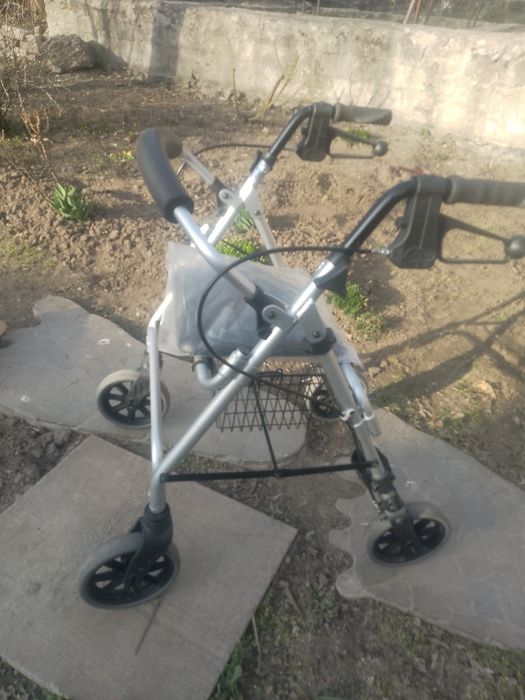 Ходунки для взрослых.