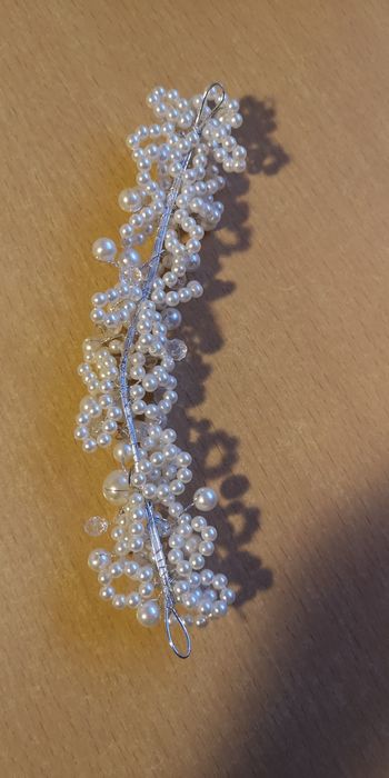Ozdoba we włosy z koralików białych i przezroczystych