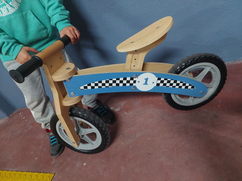 Bicicleta madeira sem pedais