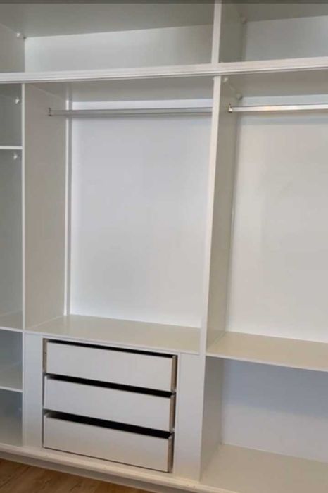 Roupeiros e Closets Sob Projeto e Medidas.