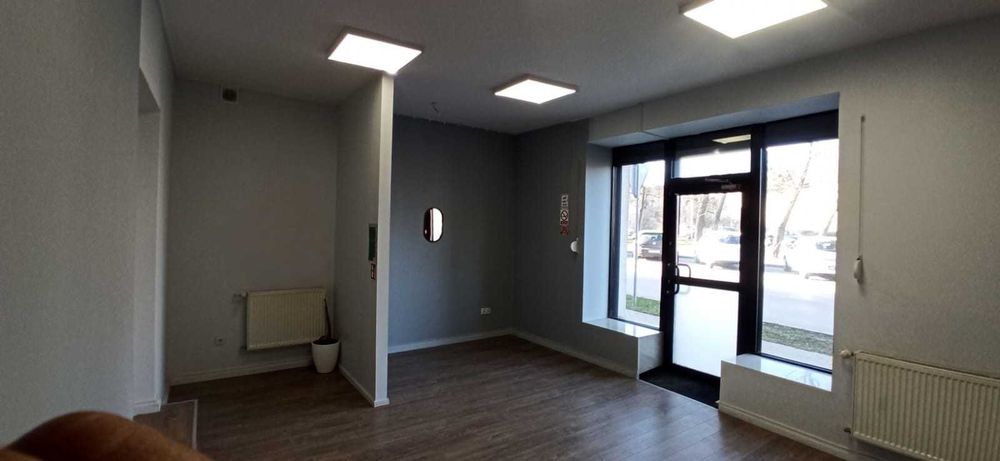 Wieluń - Do wynajęcia lokal handlowo-uslugowy (parter) 50 m2.