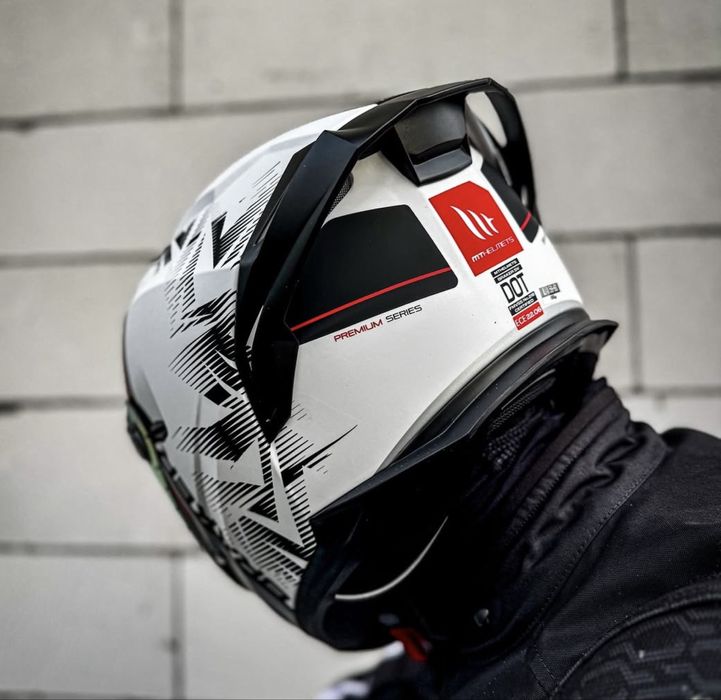 Мото шолом MT braker SV шлем MT helmet CHARM A1 Matt іспанський білий