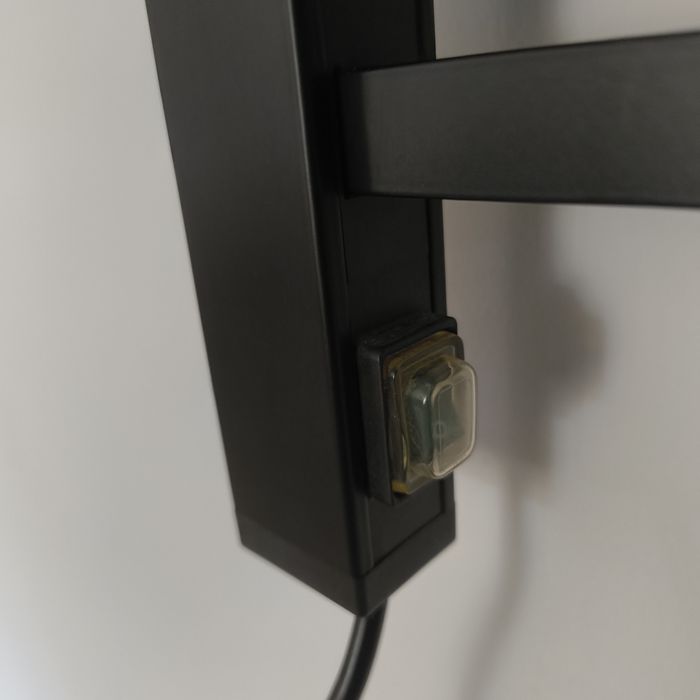 Toalheiro elétrico Delonghi preto