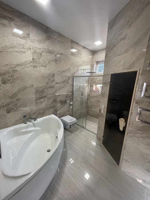 Гарний, Сучасний, добротний  будинок з басейном