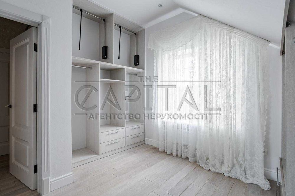 Продаж Комплекс з двох будинків з басейном Київ Осокорки