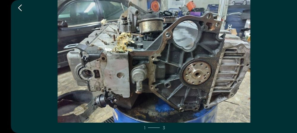 Motor 2.2 de Fontera com uma capa de biela e um cilindro danific