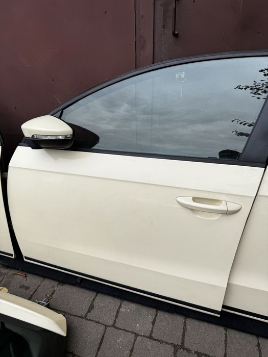 Дверь передняя пасат б7 Дверка  Passat B7 дверь пассат б7