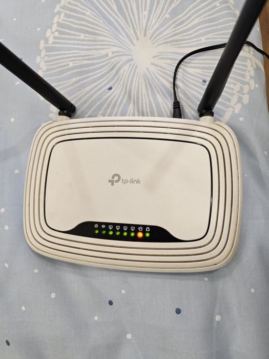Беспроводной N-маршрутизатор TP -link 841  со скоростью 300 Мбит/с