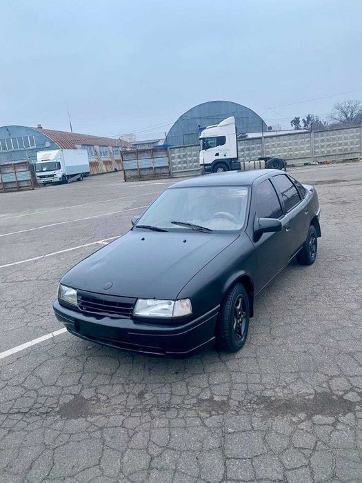 Продам кузов Опель вектра 1989г
Или по запчастям, стоял карбюратор 
Кинуть новый мотор и будет ласточка
Есть газ, только покрошана