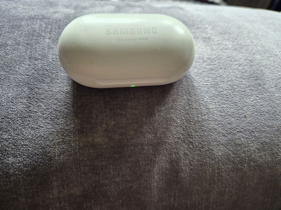 0Słuchawki bezprzewodowe Samsung Galaxy Buds, stan bdb
