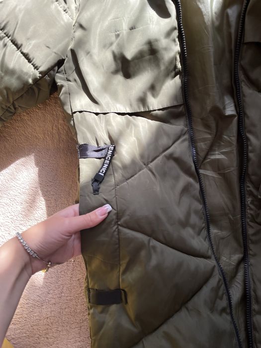 Продам жіночий пуховик хакі