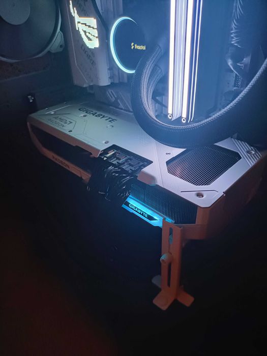 Gigabyte AMD Radeon RX 9070 XT ICE 16GB