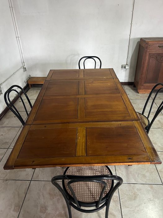 Mesa retangular com 4 cadeiras