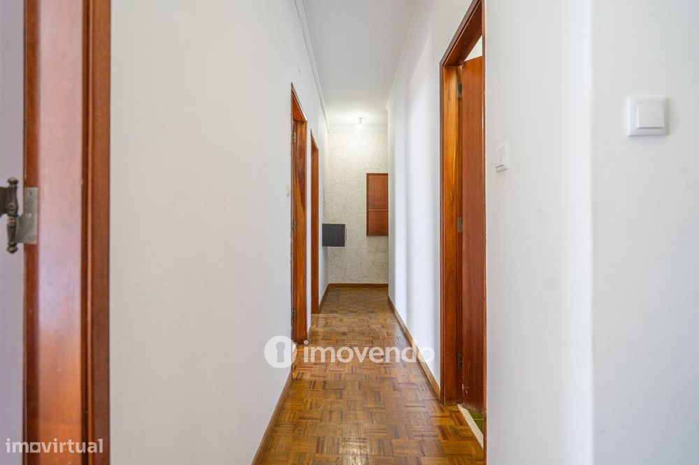 Apartamento T2, com boa luz natural, em Odivelas