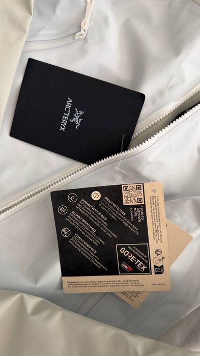 Arc’teryx (sea salt/arctic silk)