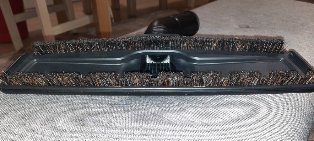 Велика і зручна щітка до пилесосу SAMSUNG.