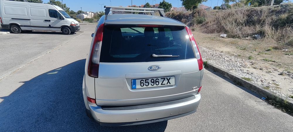 Ford c-max procura novo dono