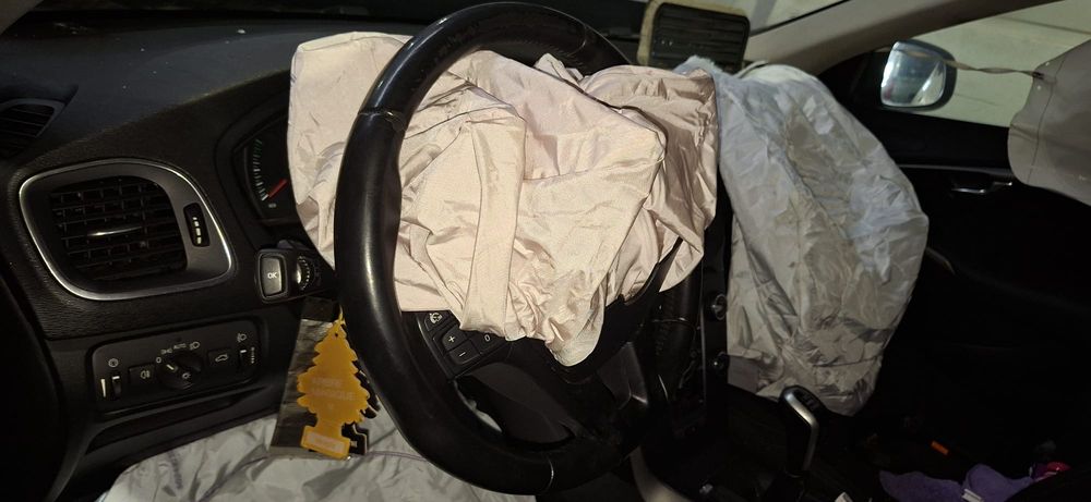 Volvo v40 ano 2016 para pecas
