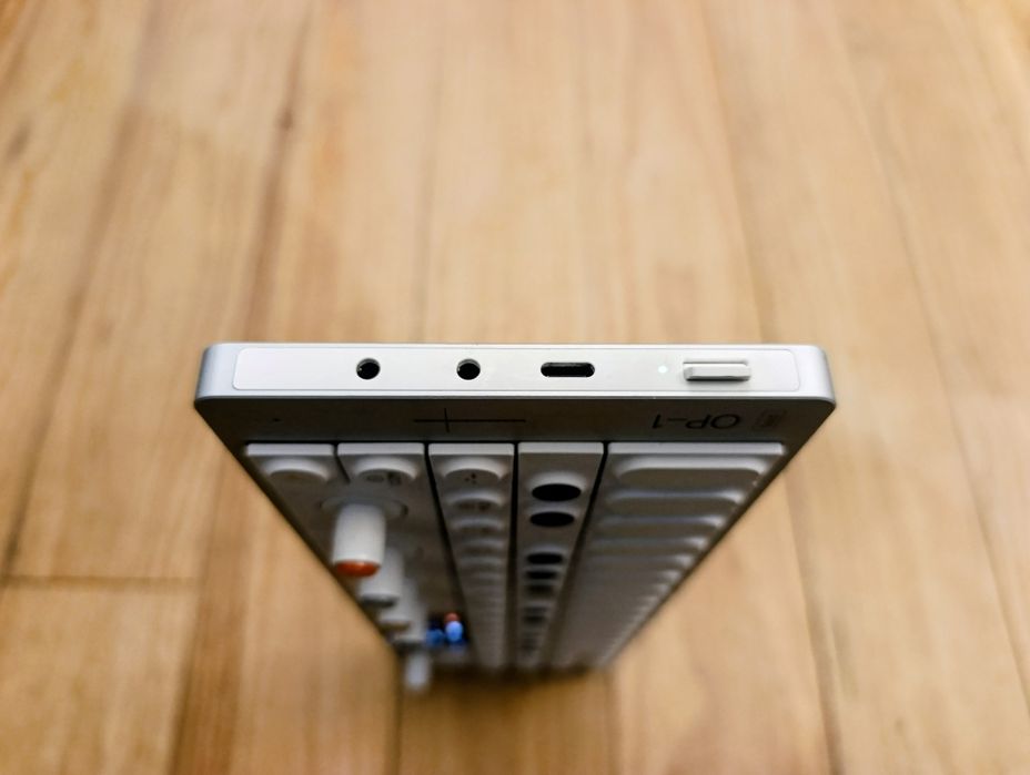 Sintetizador Teenage Engineering Op-1 Field