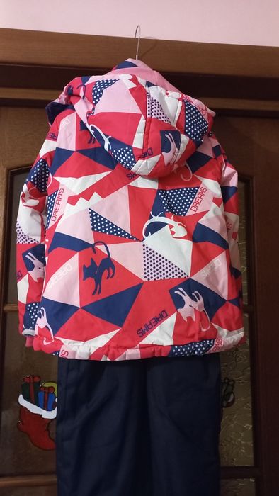 Продам зимовий теплий комбінезон куртку штани для дівчинки