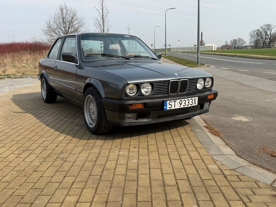 BMW Seria 3 BMW E30 Coupe 1.8 • Sport Sitz • Czarny Sufit • Klasyk z Klimatem