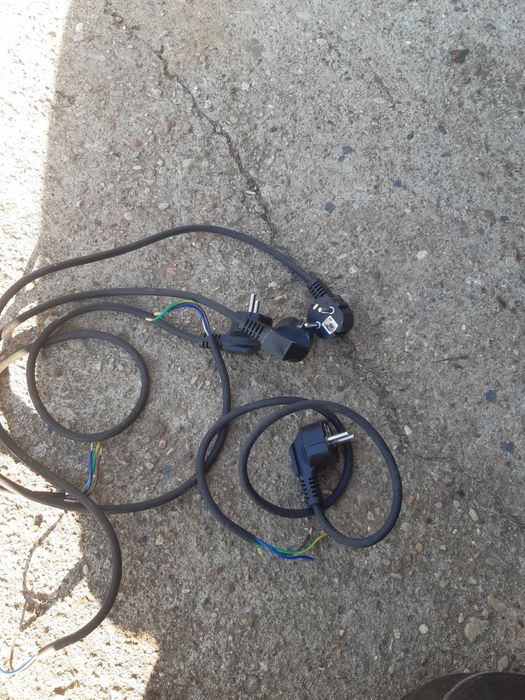 Kabel z wtyczką długość 80 cm stan nowy przekrój 1.
