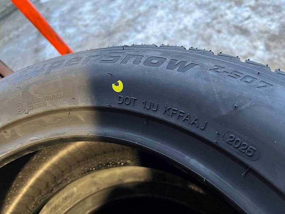 215/55R17 Trazano SW608 cztery nowe opony zimowe