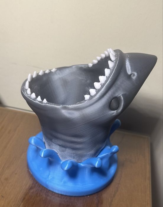 Shark-shaped pencil holder