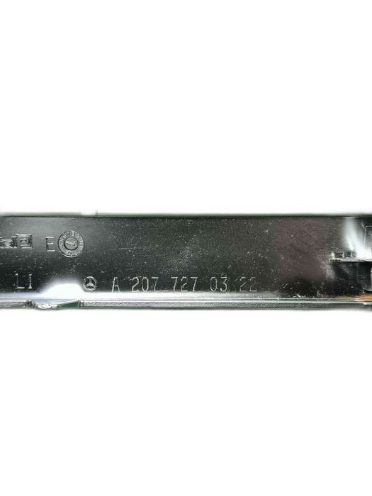 Friso da Porta Esquerdo MERCEDES-BENZ E-CLASS Coupé A2077270322 (OEM)