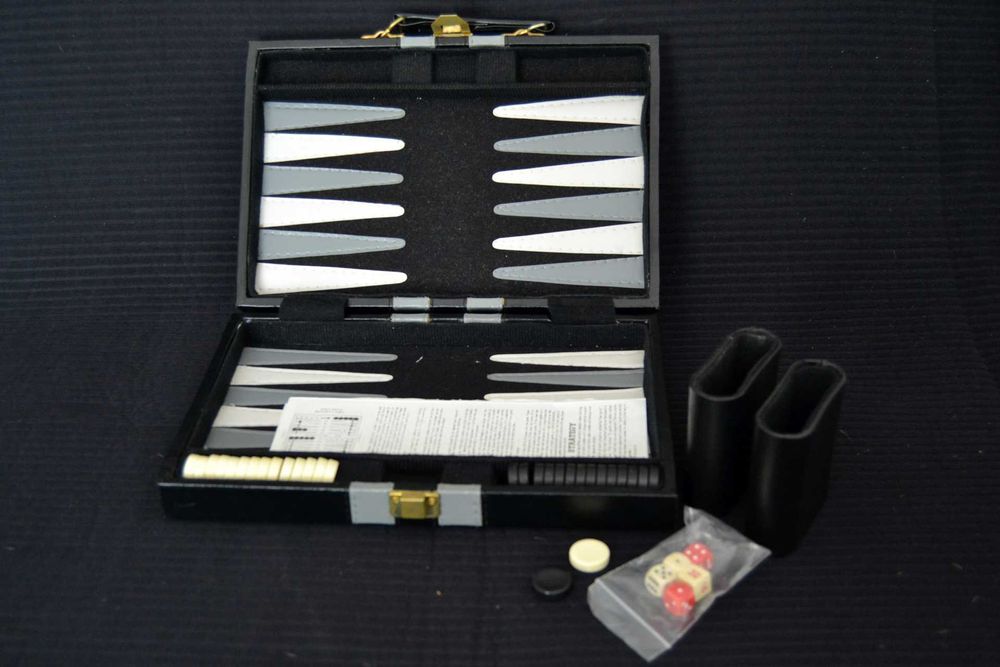 Jogo de Gamão - ainda com embalagem original e sem uso