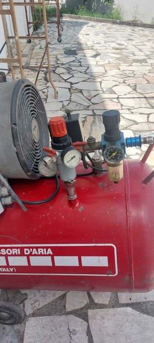 Compressor trifásico