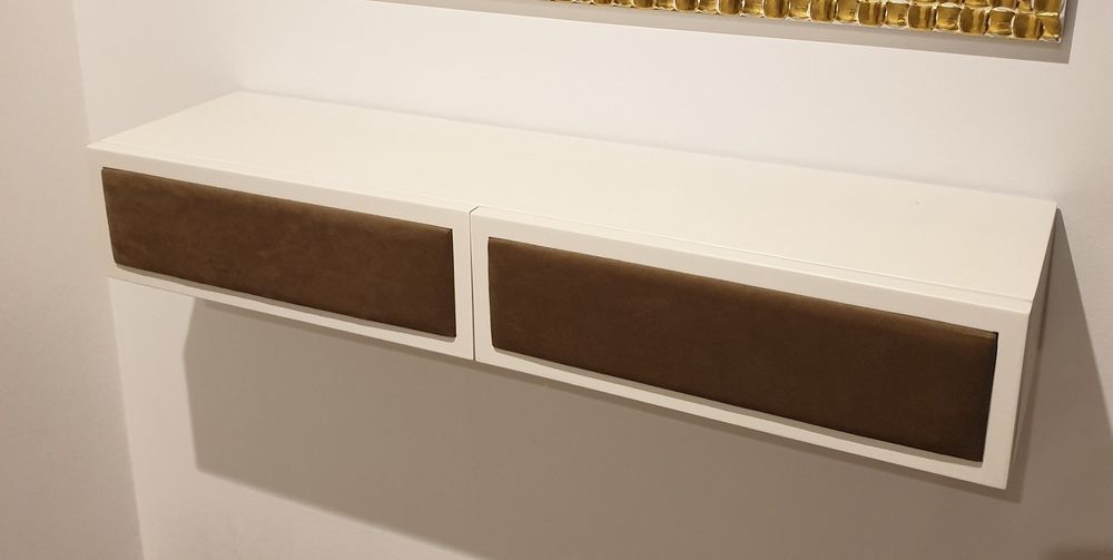 Móvel de entrada lacado