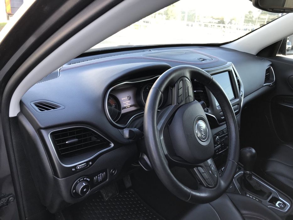 ДЖИП чероки трейлхок 2018г. пробег 91000км.