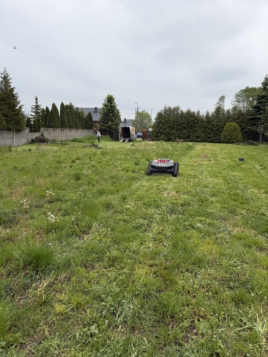Koszenie trawy nieużytków karczowanie traktorkiem robotem