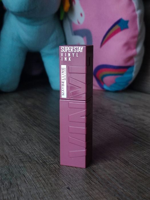 Szminka pomadka płynna Maybelline New York super stay vinyl ink 20 coy