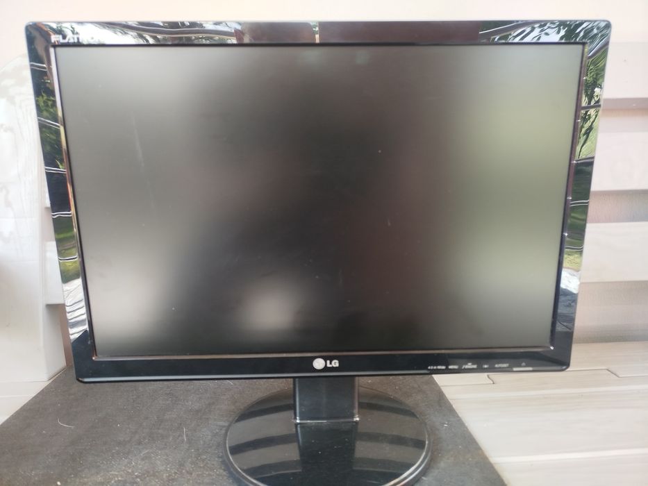 Sprzedam monitor L G Flatron W1942S