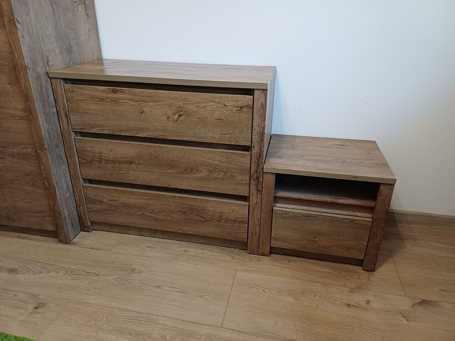 Meble: szafa, komoda i stolik nocny