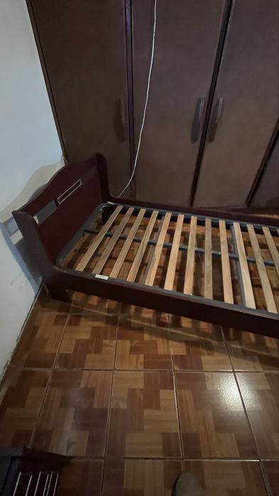 Cama 180 por 90 em bom estado