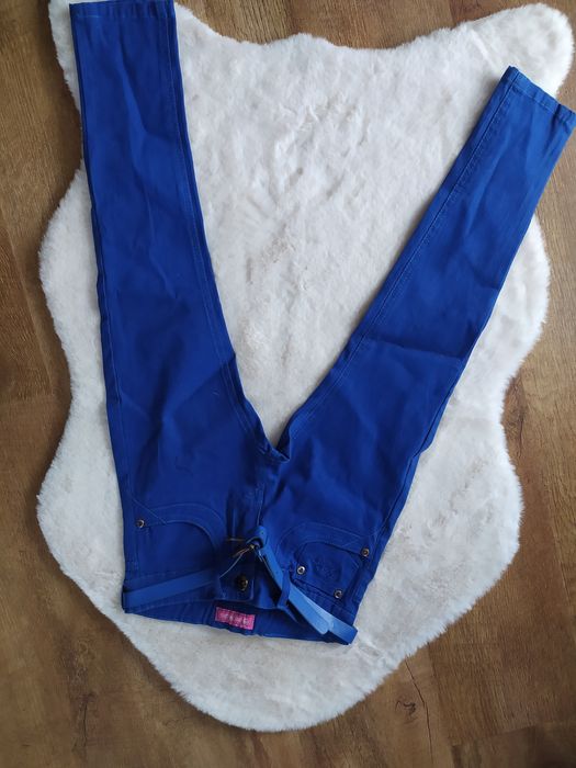 Niebieskie spodnie z paskiem 6 lat