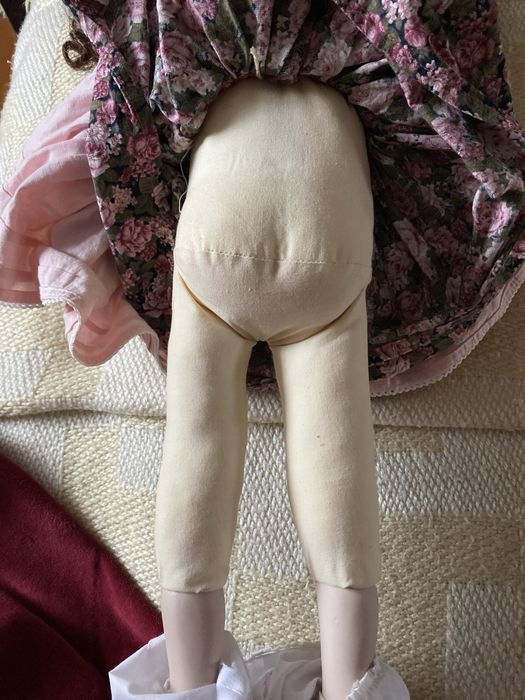 Фарфоровая кукла