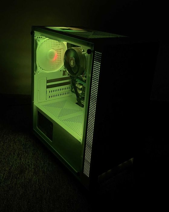 Komputer stacjonarny INTEL Core i5 8GB ram SSD