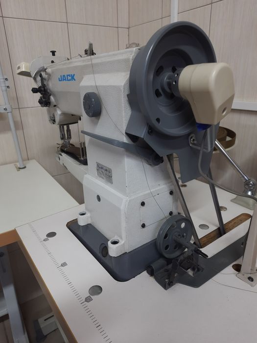 Рукавна швейна машина JACK