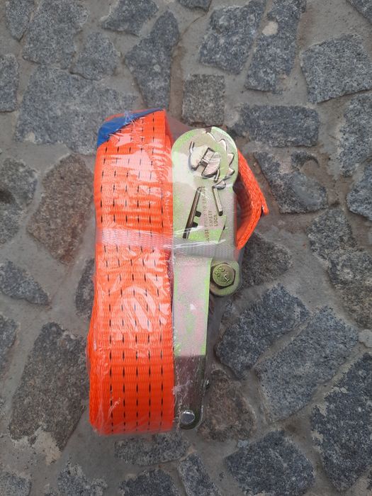 Cintas com roquetes invertidos. De aperto para baixo. 5 ton - 9m.