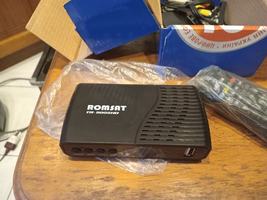 Тюнер цифровой Romsat